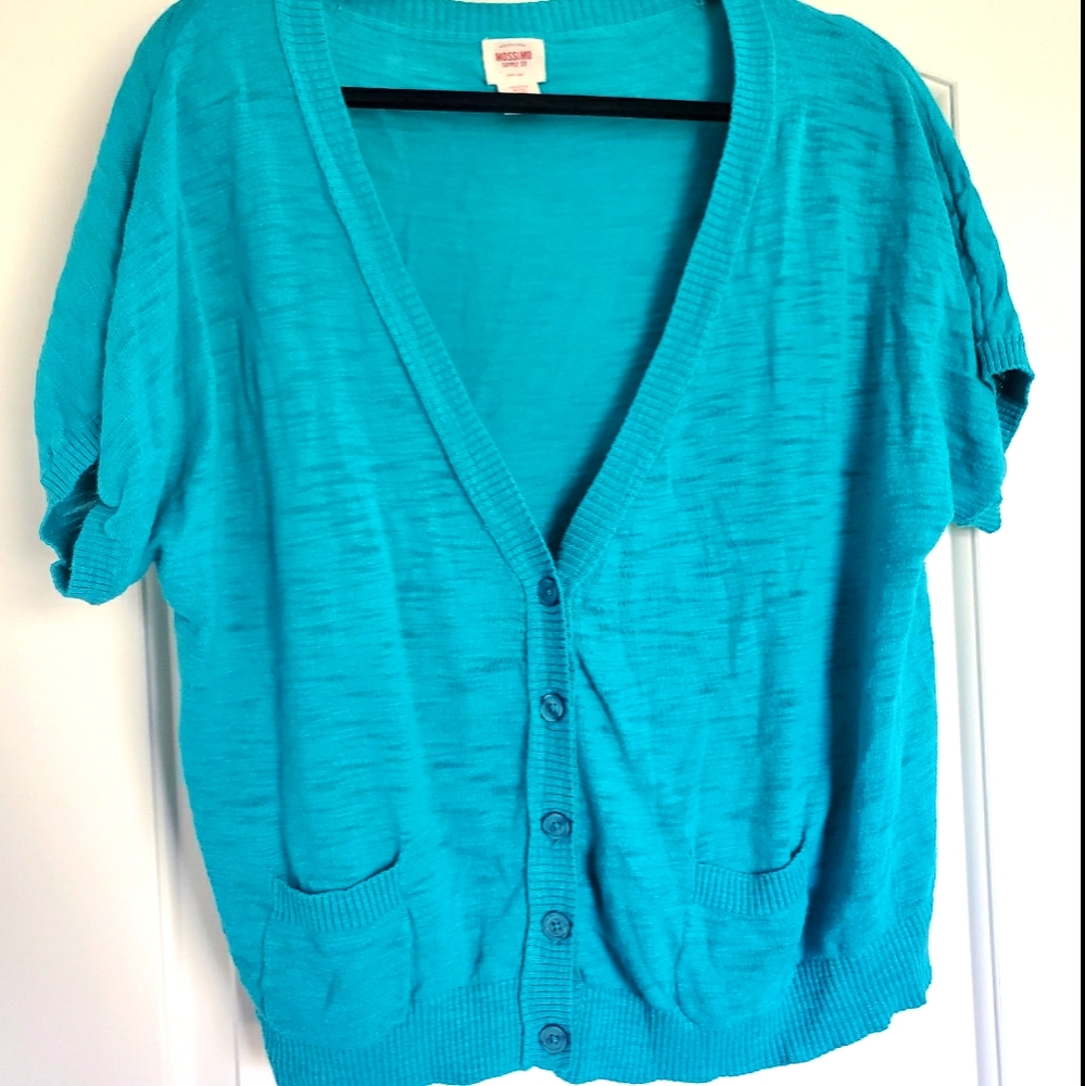 Light weight short sleeved crop sweater